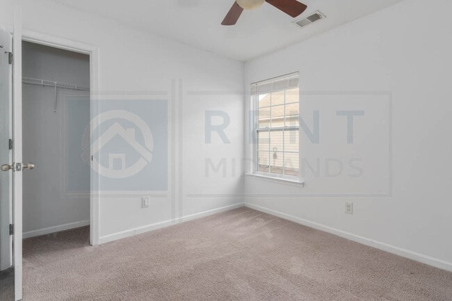 Building Photo - Available Now: Updated 3 Bedroom with Garage!