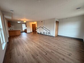 Building Photo - 146 S Broadway Ave