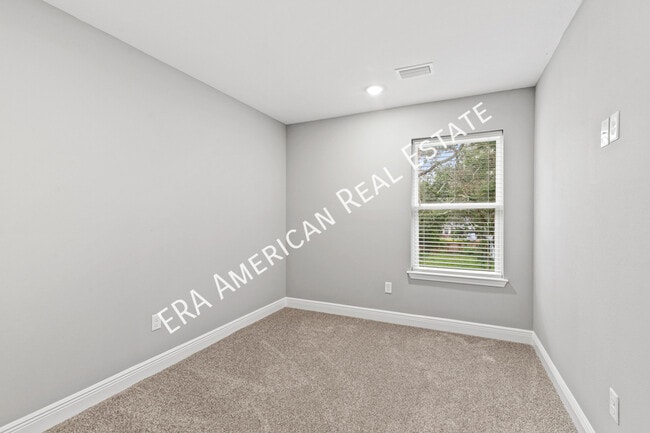 Building Photo - 406 Walters Cir