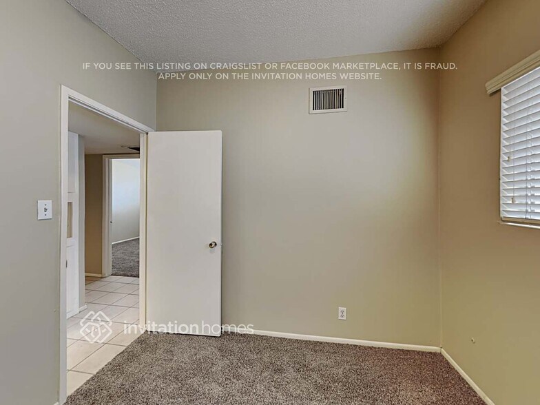 Building Photo - 8831 N 37th Dr