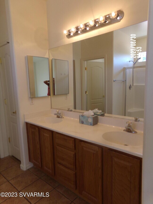 Building Photo - 1095 S Forest Ridge Dr