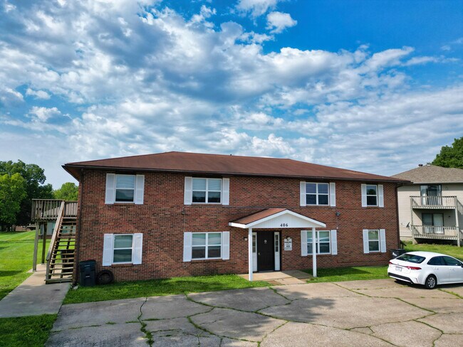 Building Photo - 406 W Southampton Dr