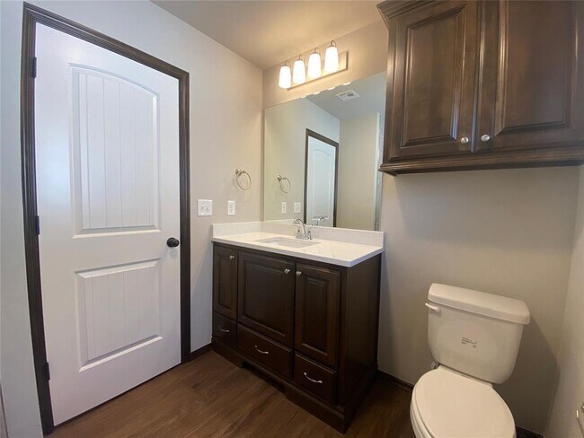 Building Photo - 4200 Royal Garden Dr