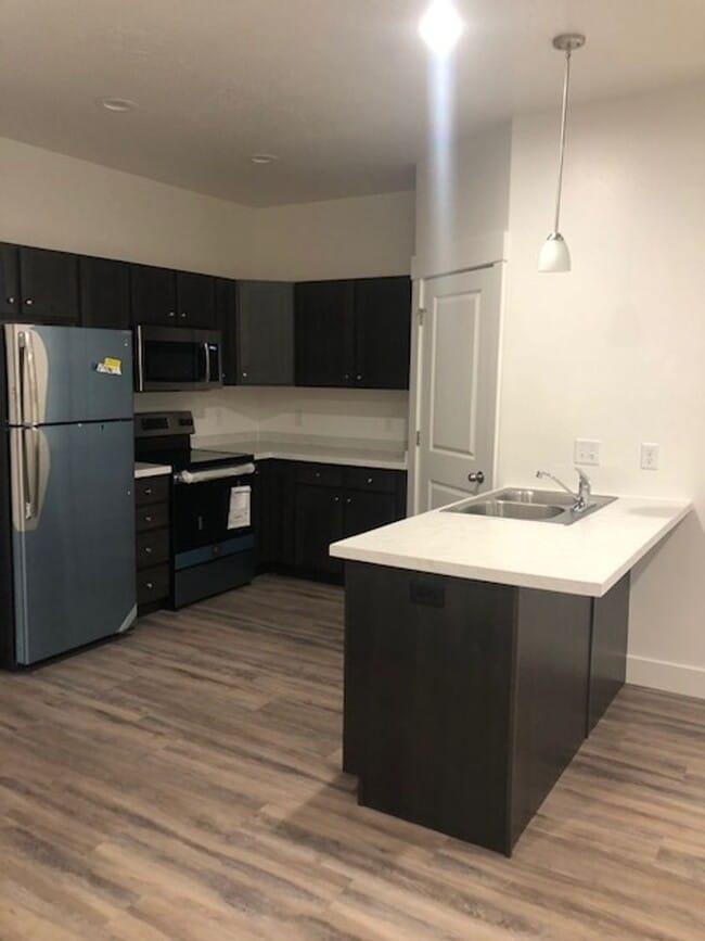 Building Photo - 402 W 100 S