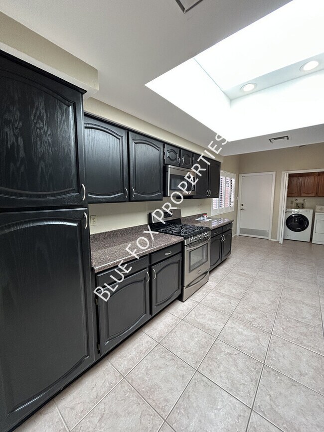 Building Photo - 6601 E Vía Cedri