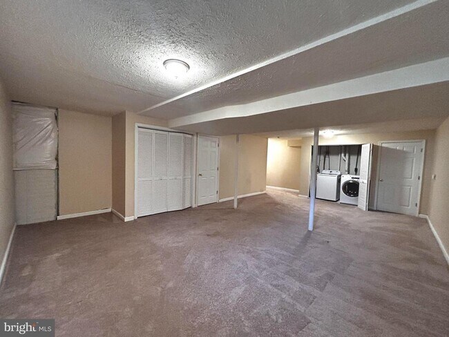 Building Photo - 149 Lexington Ct