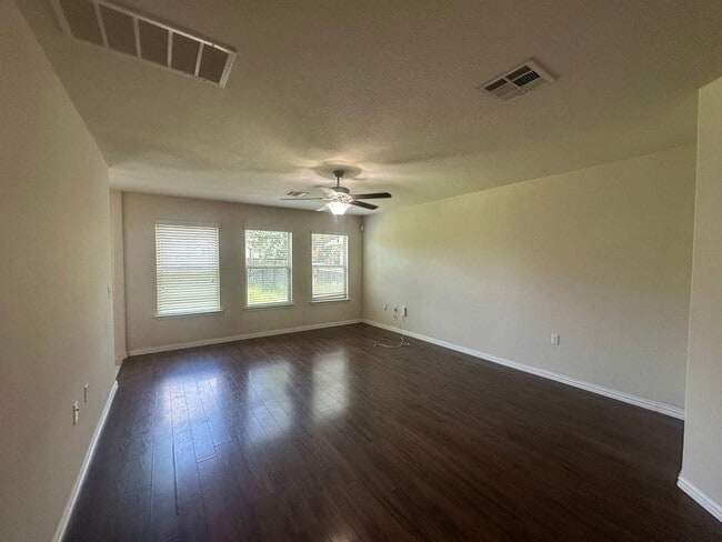 Building Photo - 3 Bed 2 Bath in Austin Tx