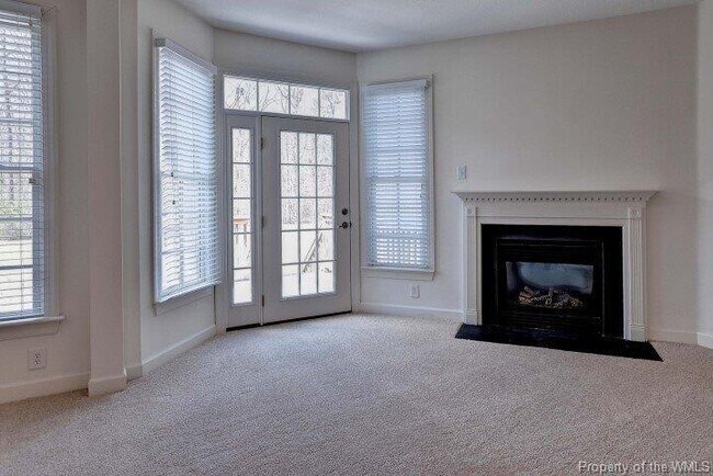 Building Photo - 104 Chanticleer Ct