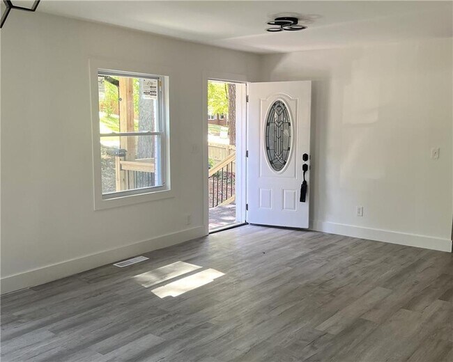 Building Photo - 2545 Plantation Dr