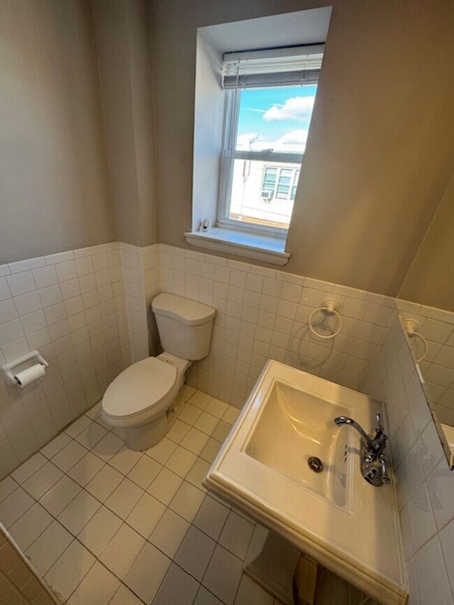 Building Photo - Beauty in Marconi Park West 3 Beds finishe...