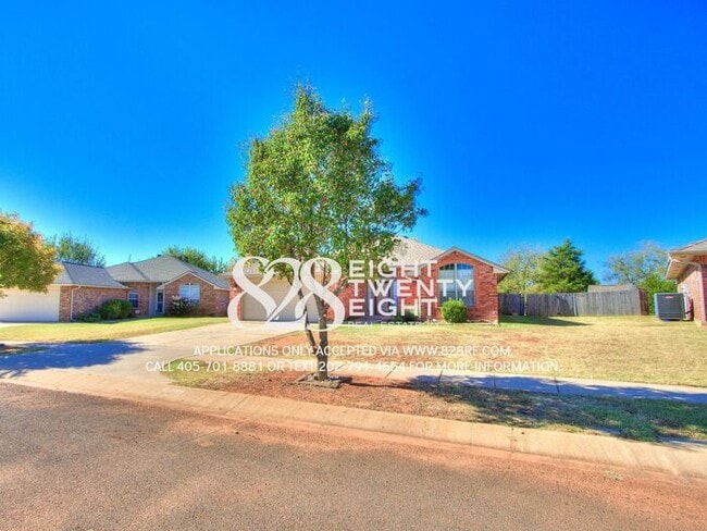 Building Photo - Lovely 3 Bed/2 Bath/2 Car Garage Single Fa...
