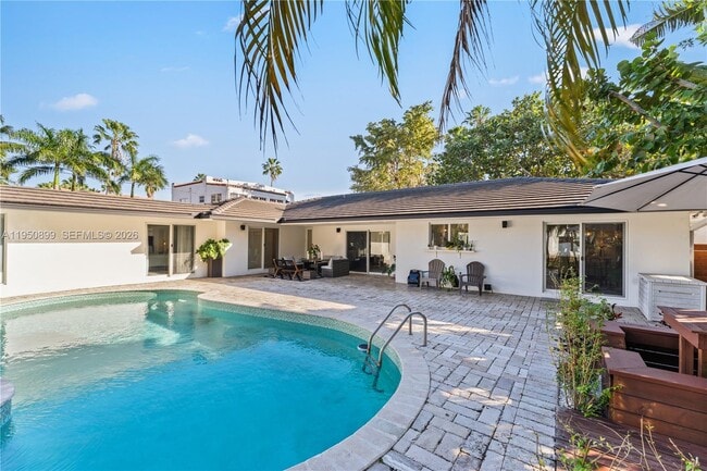 Building Photo - 1071 NE 83rd St