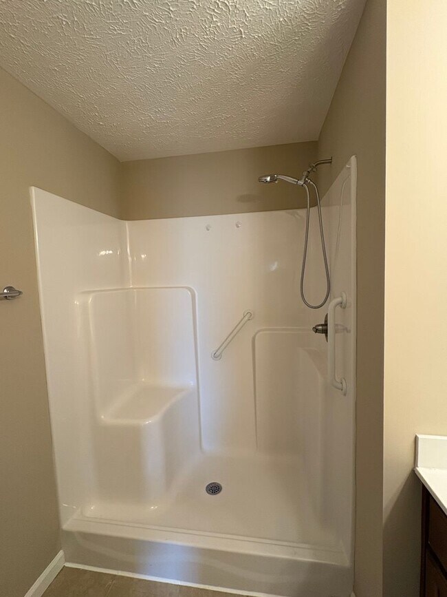 Building Photo - Cute 3 Bedroom Brick Home in Manchester!