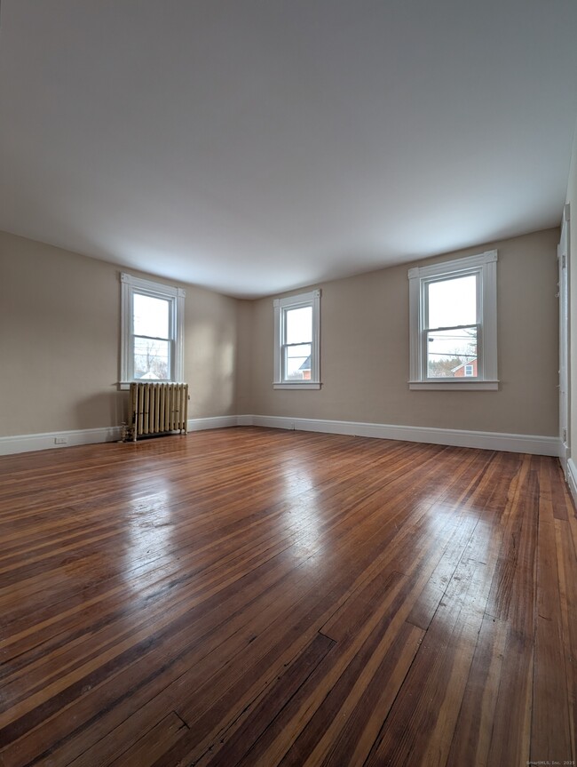 Building Photo - 86 Main St