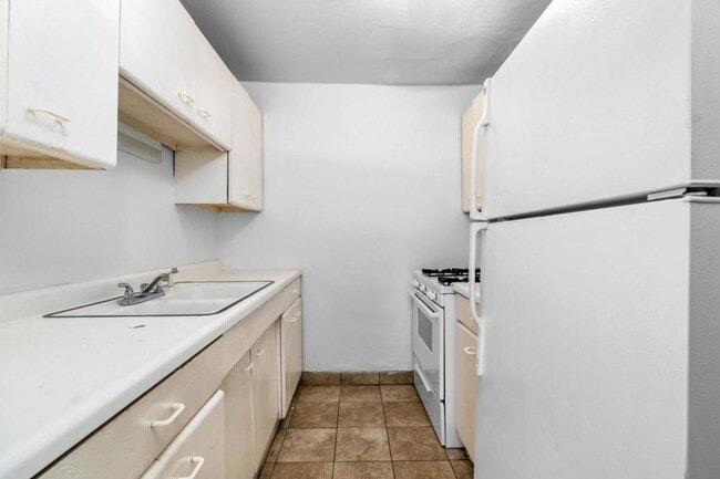 Building Photo - 4321 Britta Dr, Unit 1