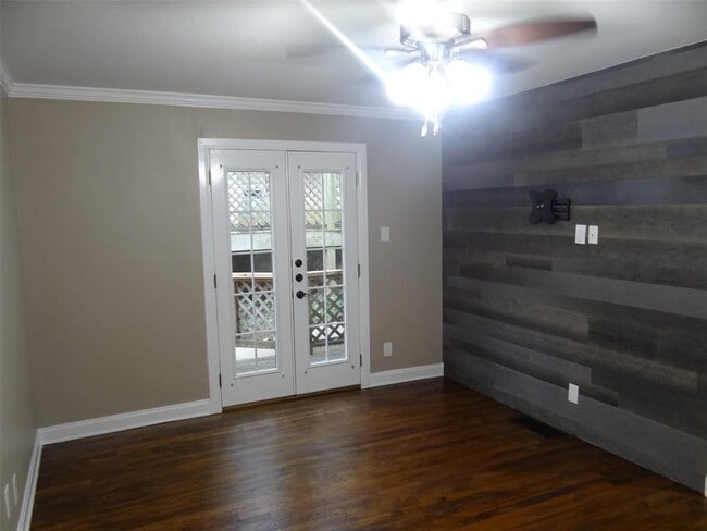 Building Photo - 912 E 32nd St