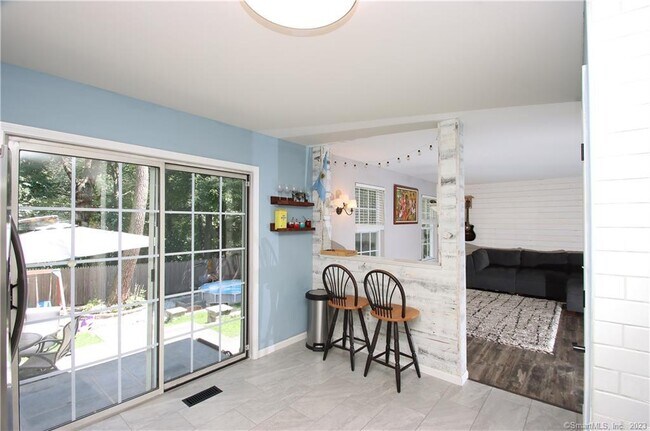 Building Photo - 70 Tulip Tree Ct