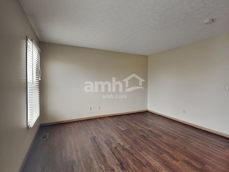 Building Photo - 2356 Maribeth Pl