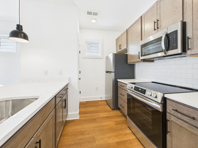 Building Photo - 907 Bainbridge St