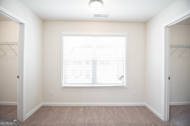 Building Photo - 5863 Krim Dr