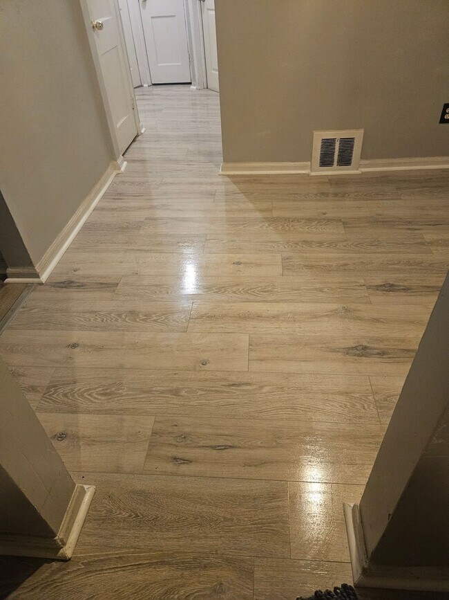 Building Photo - 3 Bedroom 1 Bath Ranch