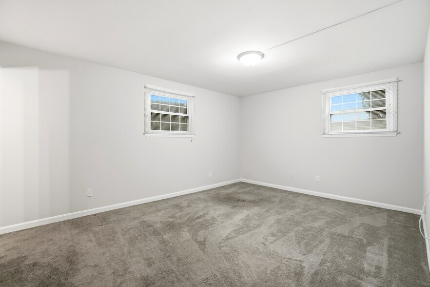 Building Photo - 9760 Bunker Hill Ln