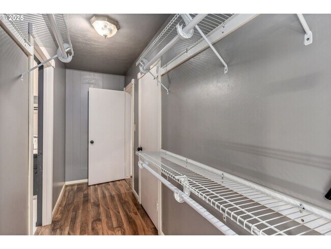 Building Photo - Classic Hillsboro Home with Two Spacious B...