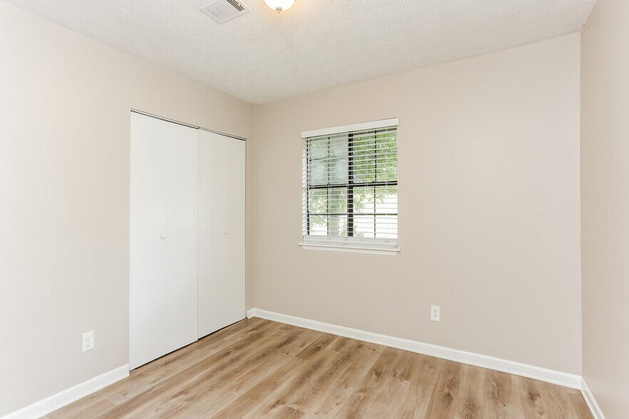 Building Photo - 3824 Skidmore Dr