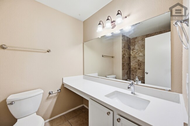 Building Photo - 6Bed/3Bath Split Level House at Cactus/75th Ave! Ready for Immediate Move-In! -- POOL!