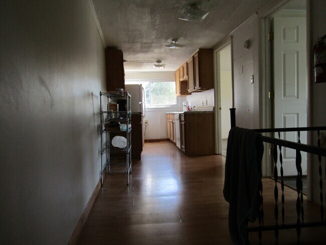 17 1/2 Oak - 17 Oak St