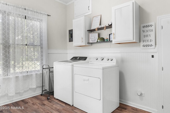 Building Photo - 501 Daspit St