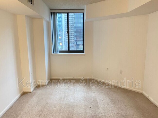 Building Photo - 1001 N Randolph St