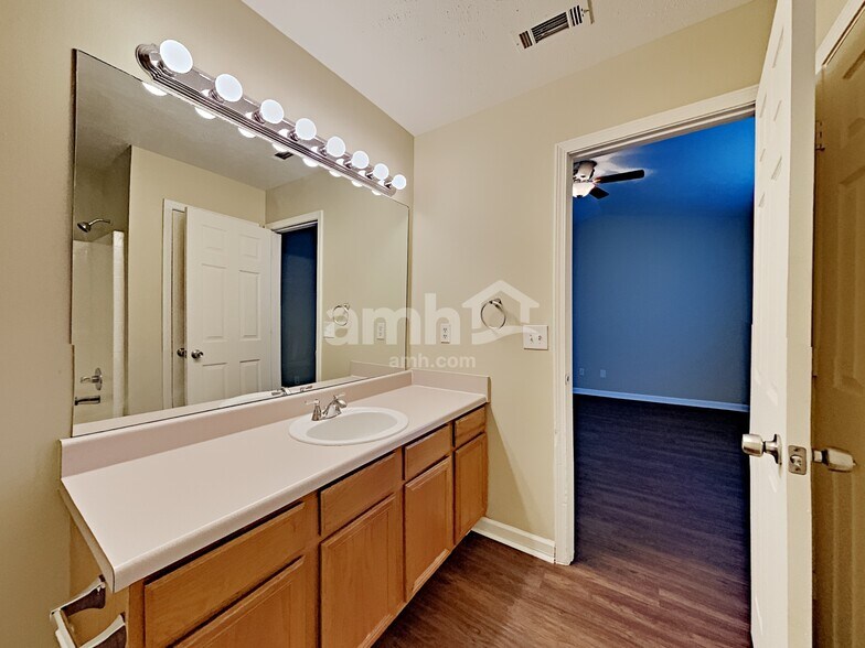 Building Photo - 634 Mable Dr