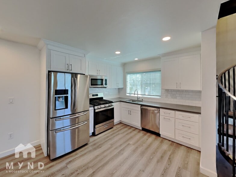 Building Photo - 512 Henry St