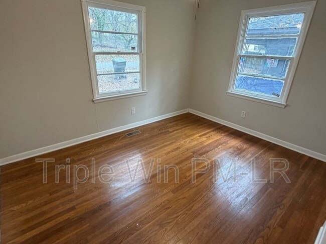 Building Photo - 2204 S Monroe St