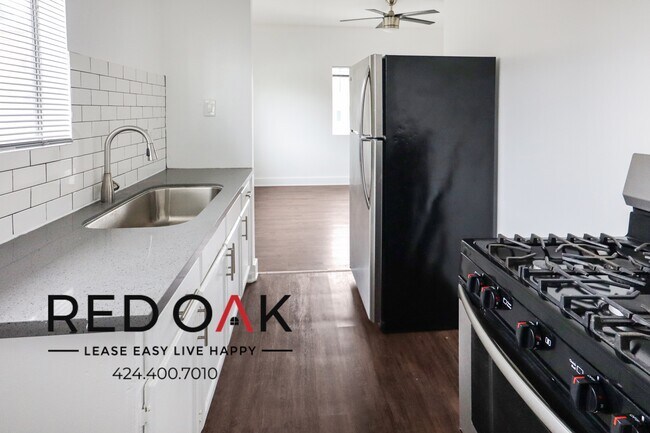 Building Photo - 290 Loma Dr