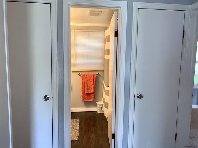 Building Photo - 934 Mohegan Rd