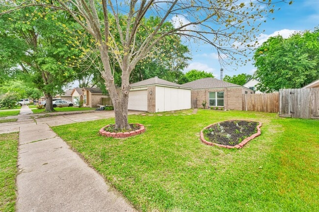 Building Photo - 22102 Breezy Hill Dr