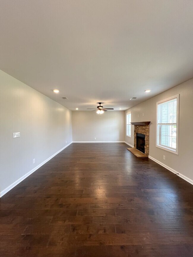 Building Photo - Move-In Specials Available! Must See-Stunn...