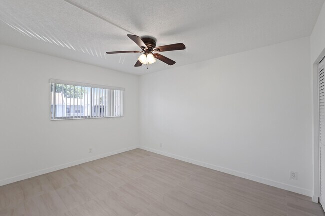 Building Photo - 2840 SW 22nd Ave
