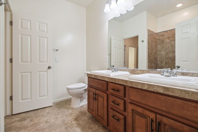 Building Photo - 4 Bedroom single family home in Phoenix