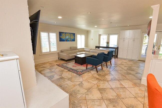 Building Photo - 10710 D-K Ranch Rd