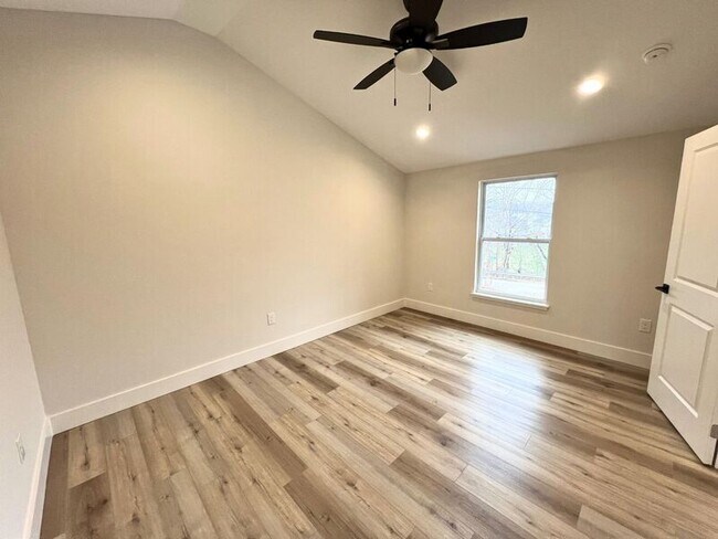 Building Photo - 9905 Coward Mill Rd