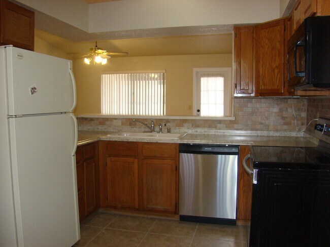 Building Photo - 3444 Bluegrass Dr