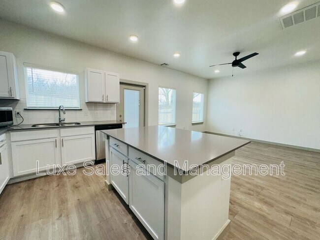 Building Photo - 7907 NW 135th Terrace