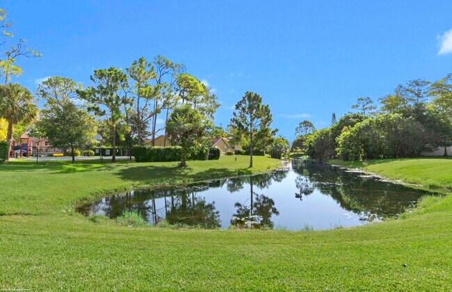 Building Photo - 1120 Hyacinth Pl