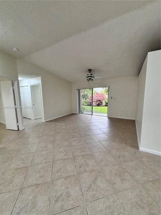 Building Photo - 821 W Beckley Square