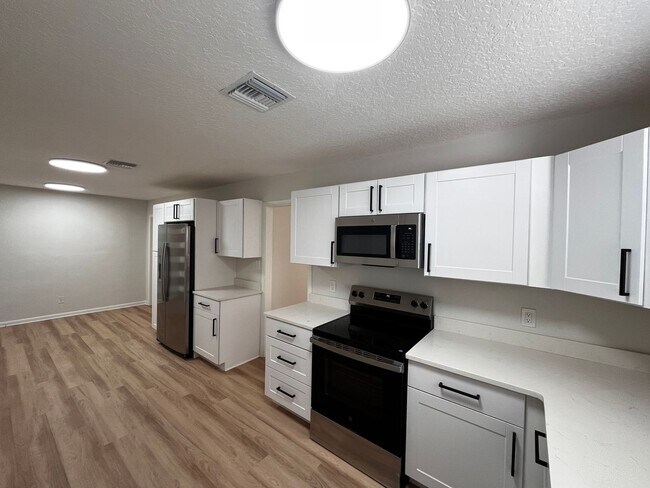 Building Photo - 1606 Overlake Ave