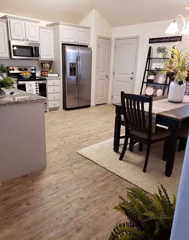 Building Photo - Rare 4 Bedroom Available 10/14/24 In Frenship