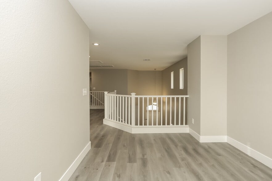 Building Photo - 8072 Farthings Hill Dr